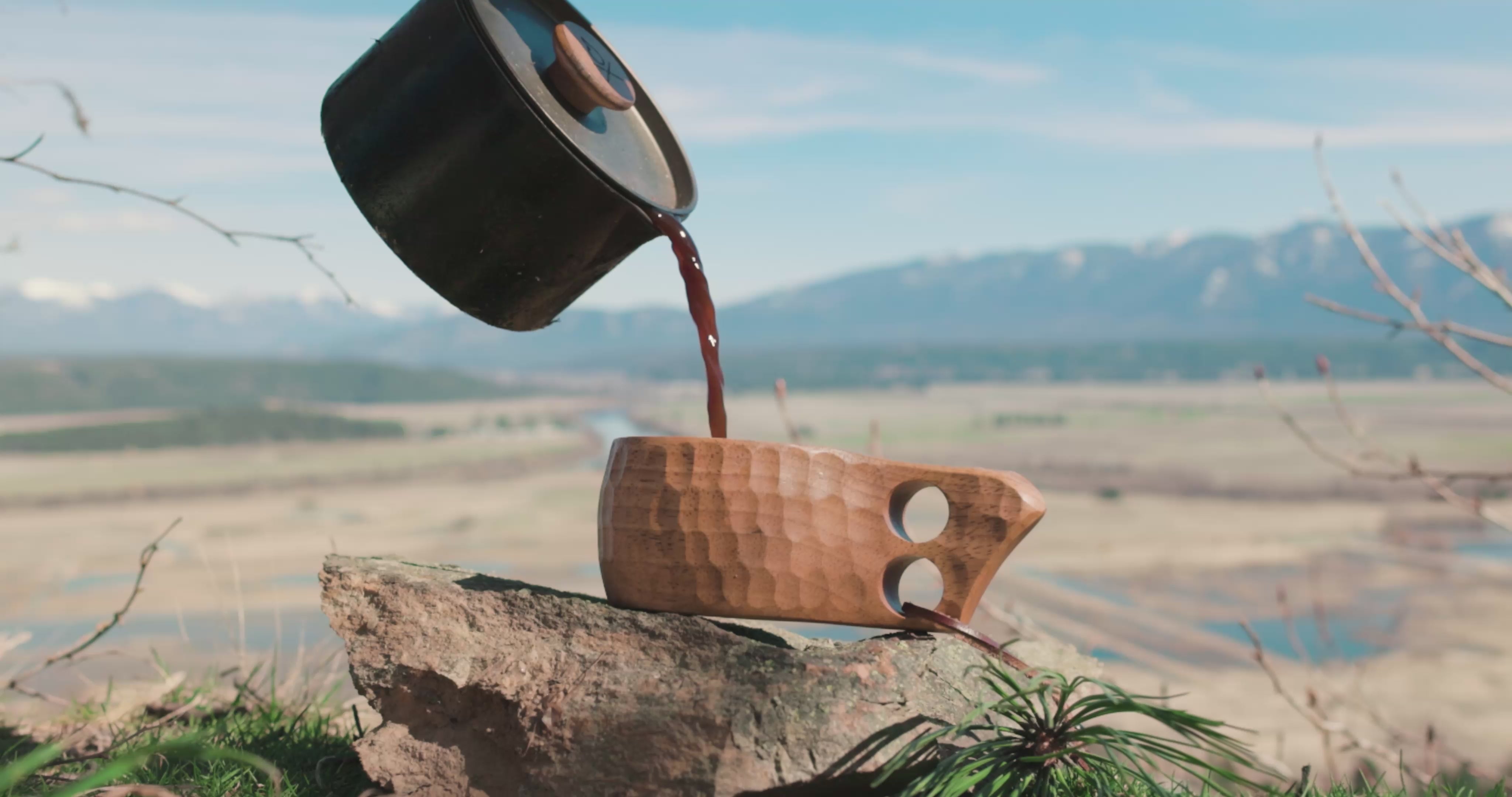 Demonstration of someone pouring coffee into an Überleben Original 8oz. Kuksa cup.